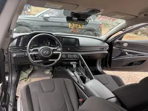 Hyundai Elantra Limited IVT 2025 Black