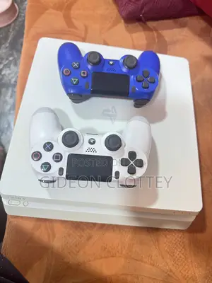 PlayStation 4 White