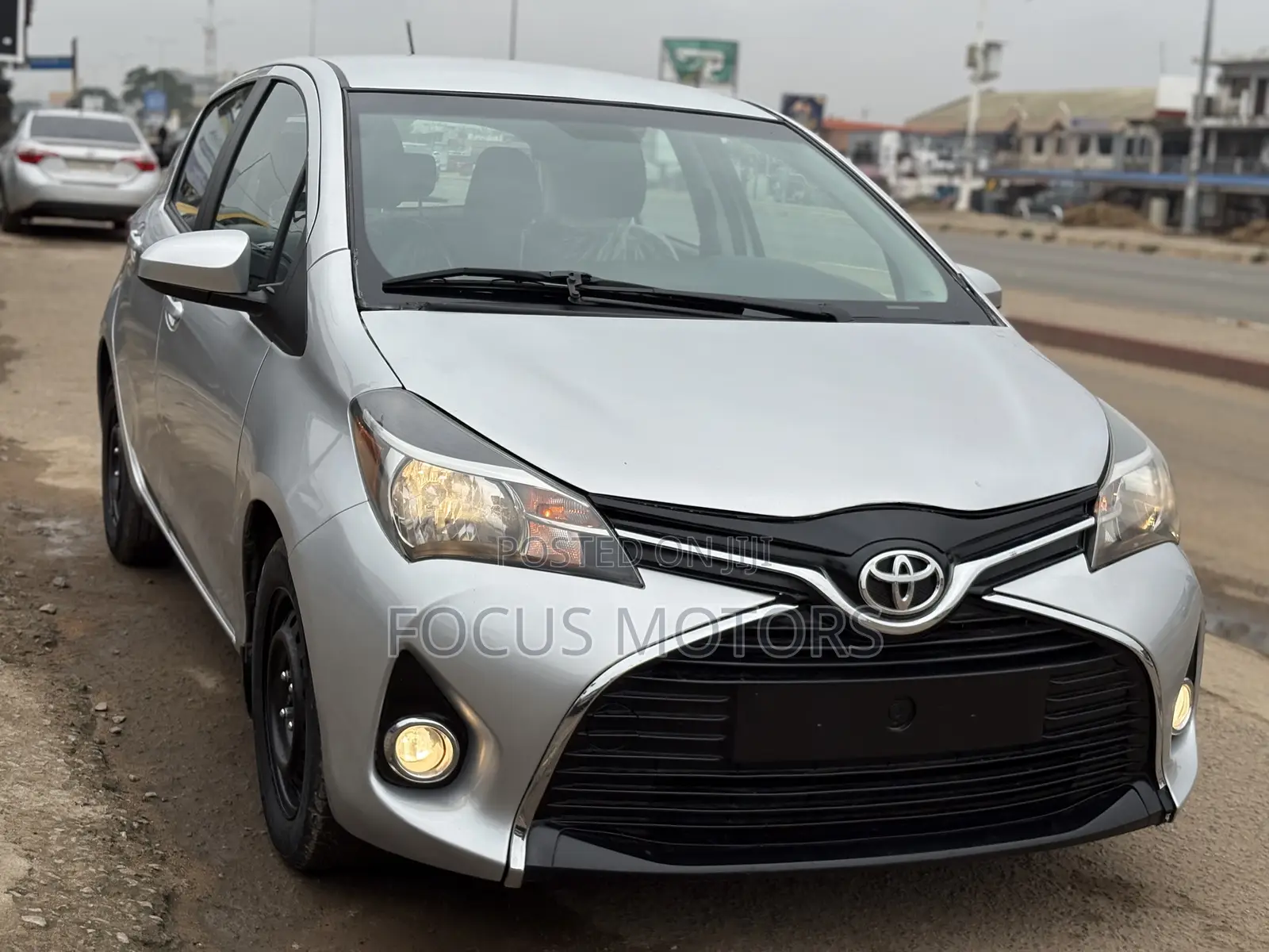 Toyota Yaris LE Hatchback 5dr 2016 Silver