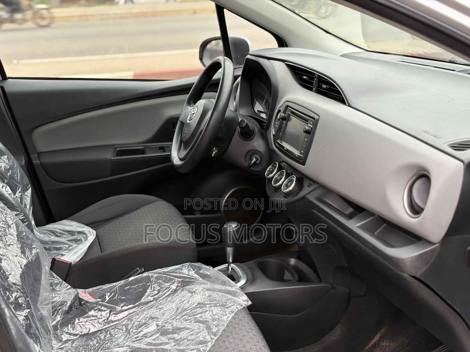 Toyota Yaris LE Hatchback 5dr 2016 Silver