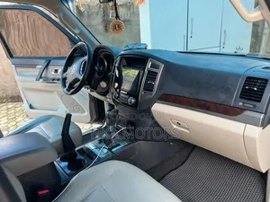 Mitsubishi Pajero 2016