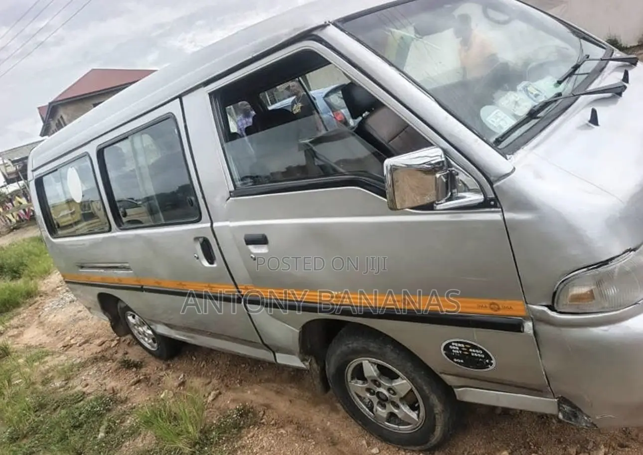 Hyundai H-100 2004 Silver