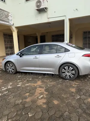 Toyota Corolla LE 2020 Silver