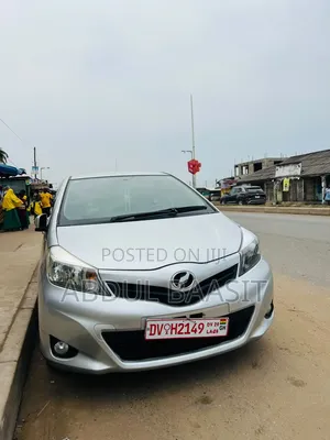 Toyota Vitz 1.3 FWD 5dr 2013 Silver