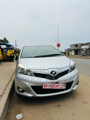 Toyota Vitz 1.3 FWD 5dr 2013 Silver