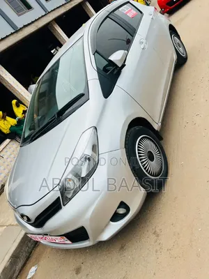 Toyota Vitz 1.3 FWD 5dr 2013 Silver
