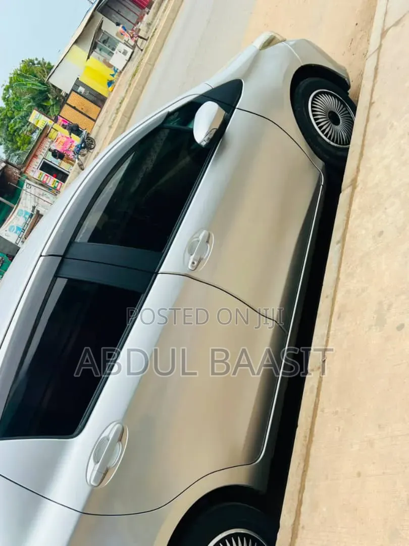 Toyota Vitz 1.3 FWD 5dr 2013 Silver
