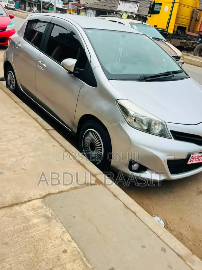 Toyota Vitz 1.3 FWD 5dr 2013 Silver