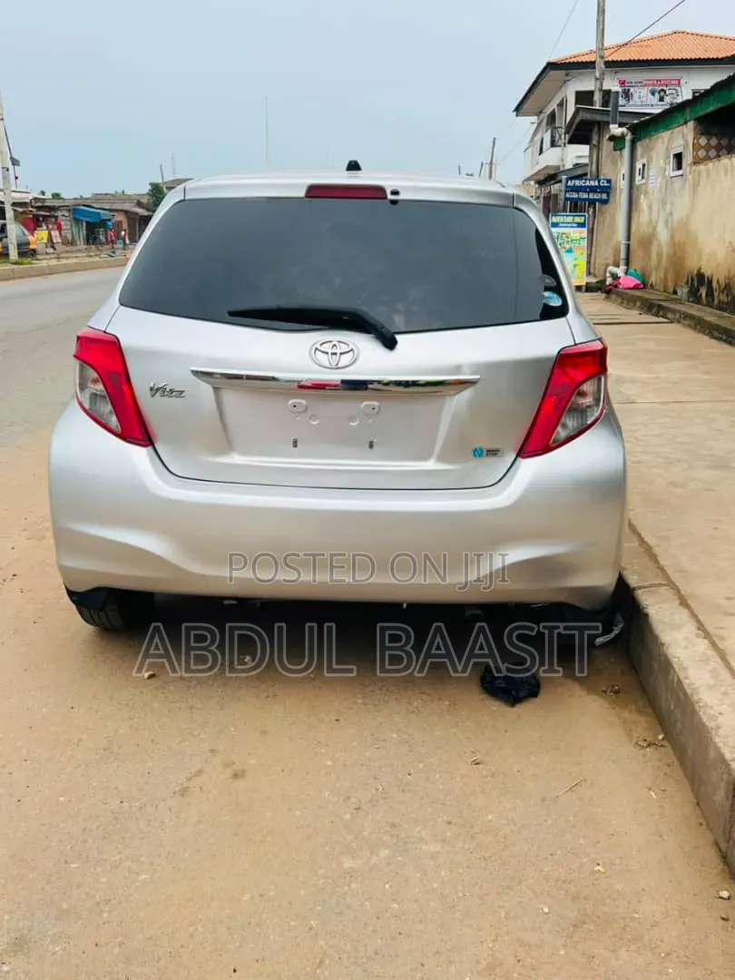 Toyota Vitz 1.3 FWD 5dr 2013 Silver