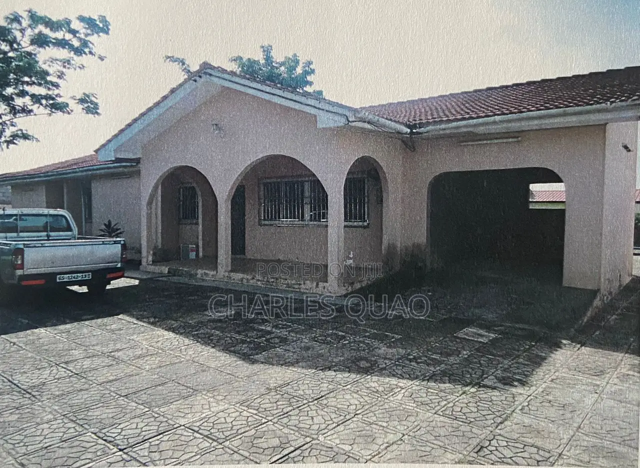 3bdrm House in Low Cost, Effutu Municipal for sale