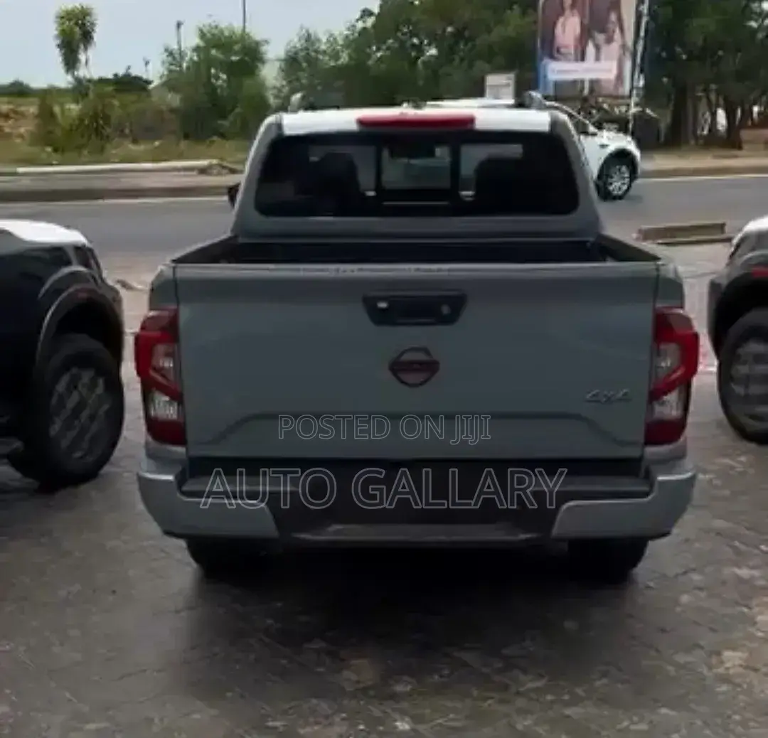 New Nissan Navara 2025 Black