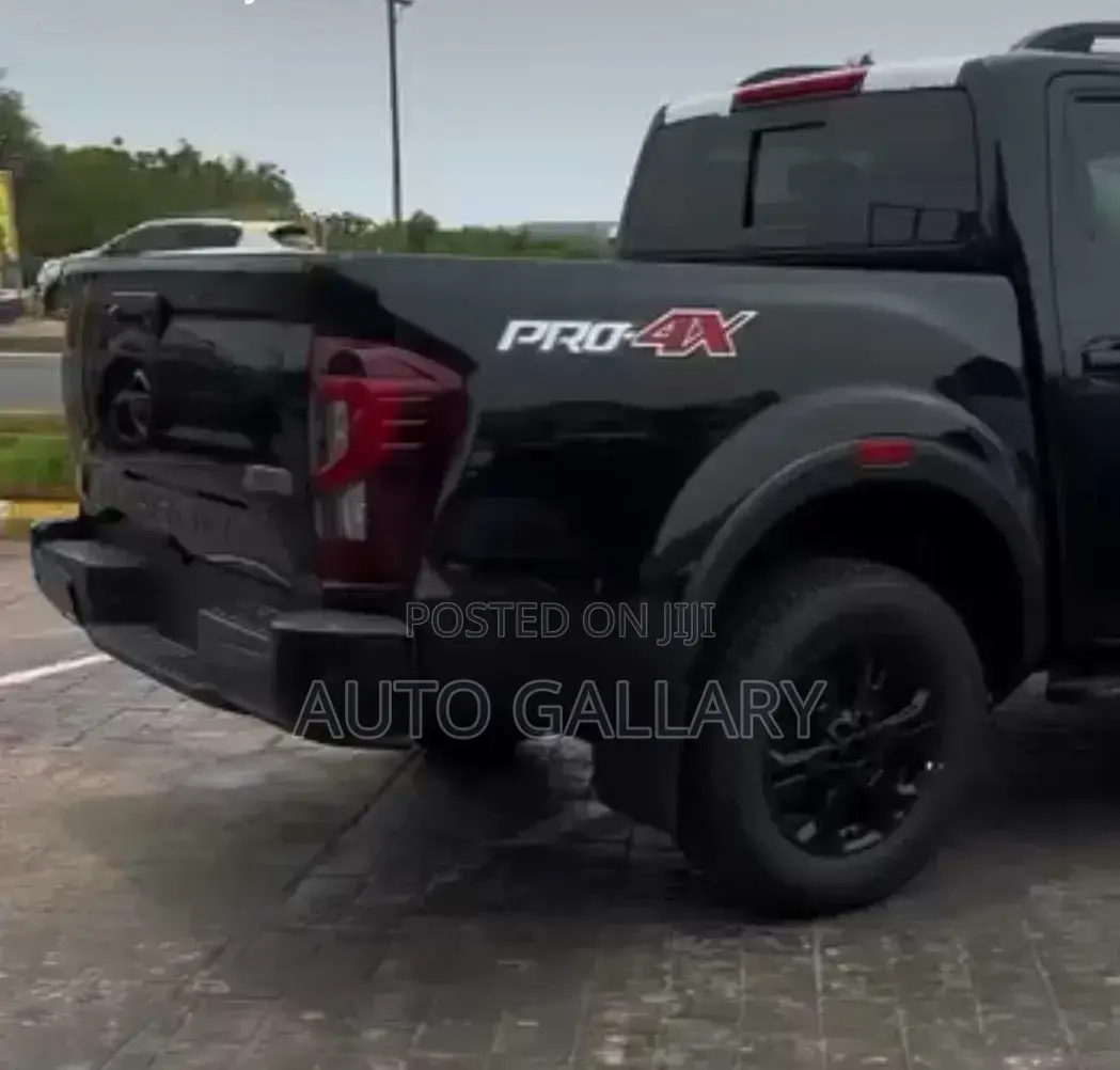 New Nissan Navara 2025 Black