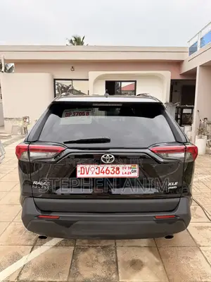 Toyota RAV4 XLE AWD 2019 Black