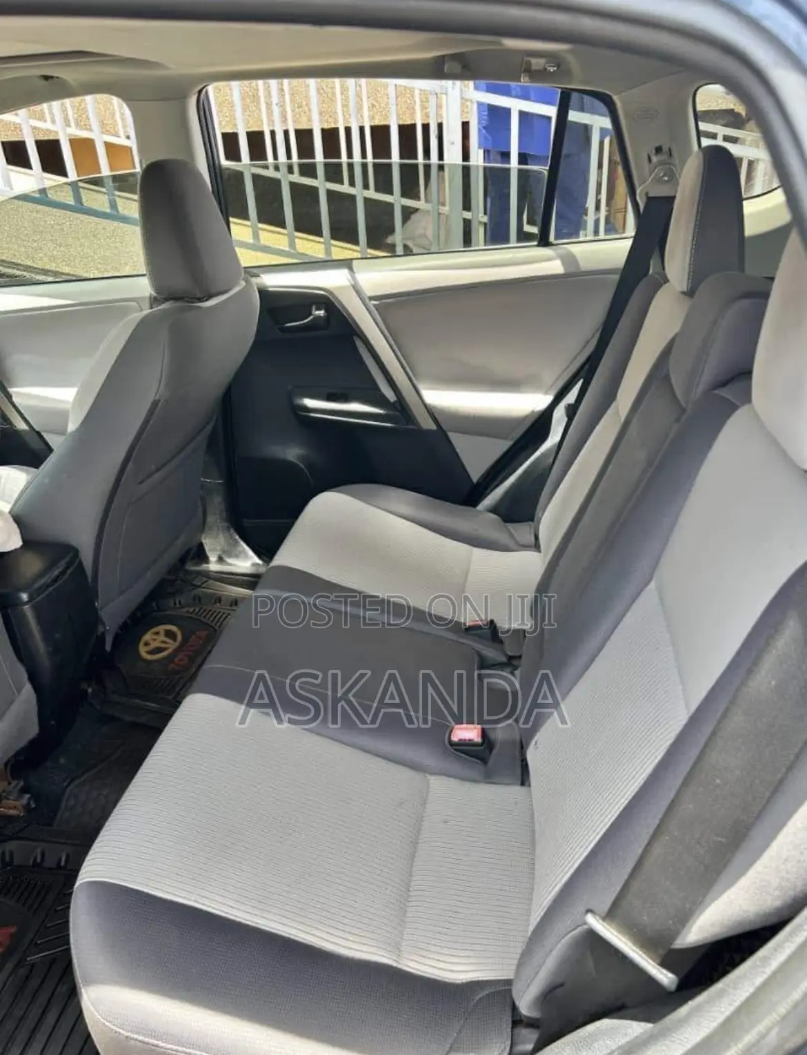 Toyota RAV4 XLE 4dr SUV (2.5L 4cyl 6A) 2014 Gray