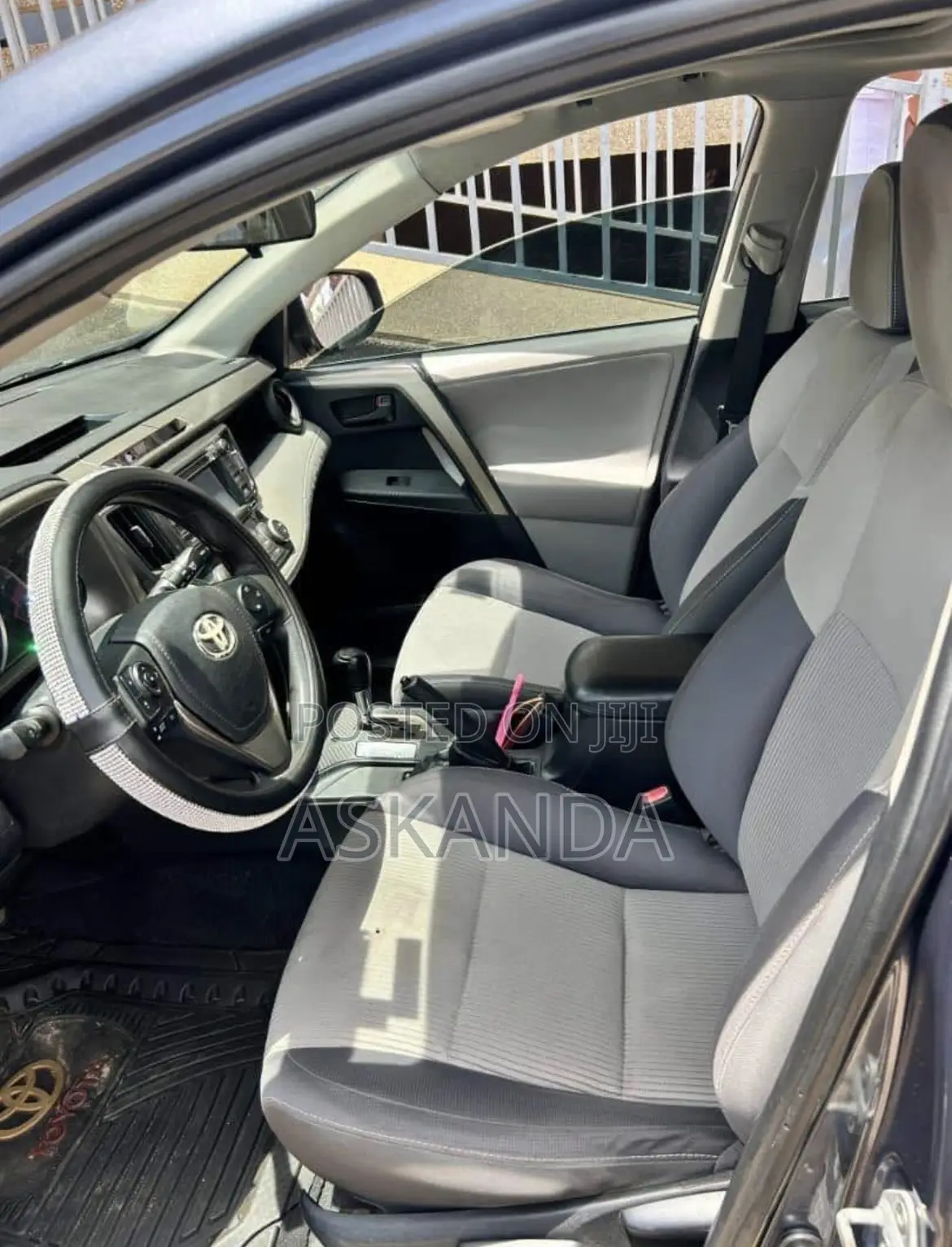 Toyota RAV4 XLE 4dr SUV (2.5L 4cyl 6A) 2014 Gray