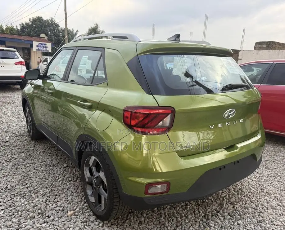 Hyundai Venue 2021 Green