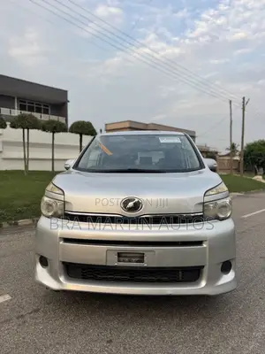 Toyota Voxy V 2WD 8-Seater 2013 Silver