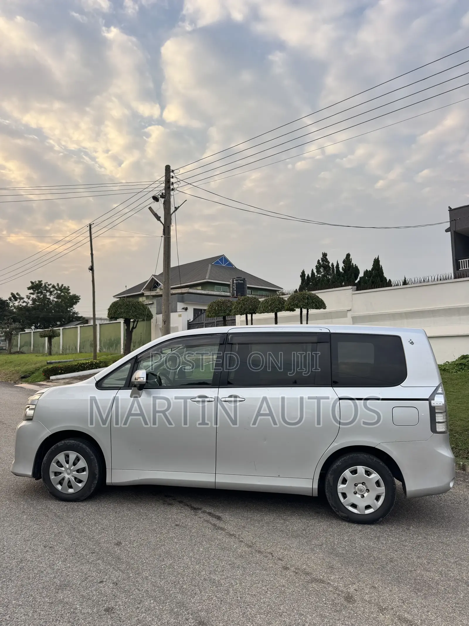 Toyota Voxy V 2WD 8-Seater 2013 Silver