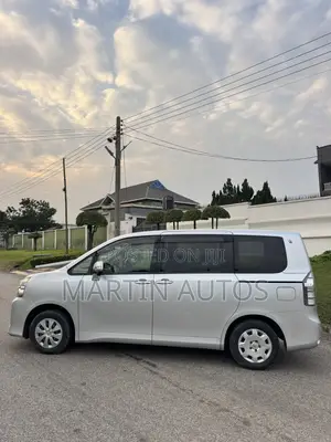 Toyota Voxy V 2WD 8-Seater 2013 Silver