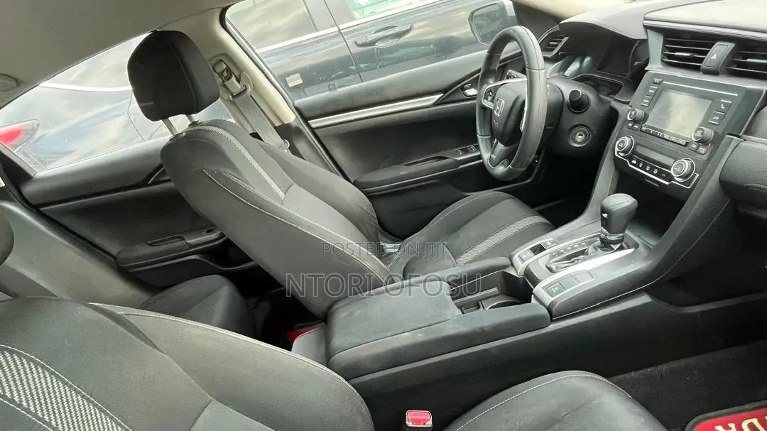 Honda Civic EX 4dr Hatchback (1.5L 4cyl) 2017 Gray