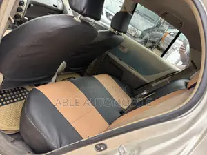 Toyota Vitz 1.3 AWD 3dr 2010 Gold