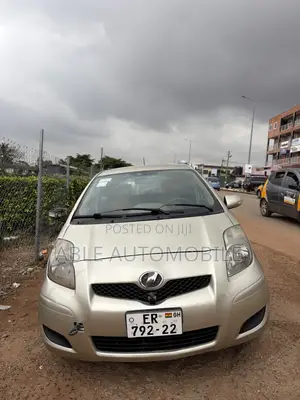 Toyota Vitz 1.3 AWD 3dr 2010 Gold