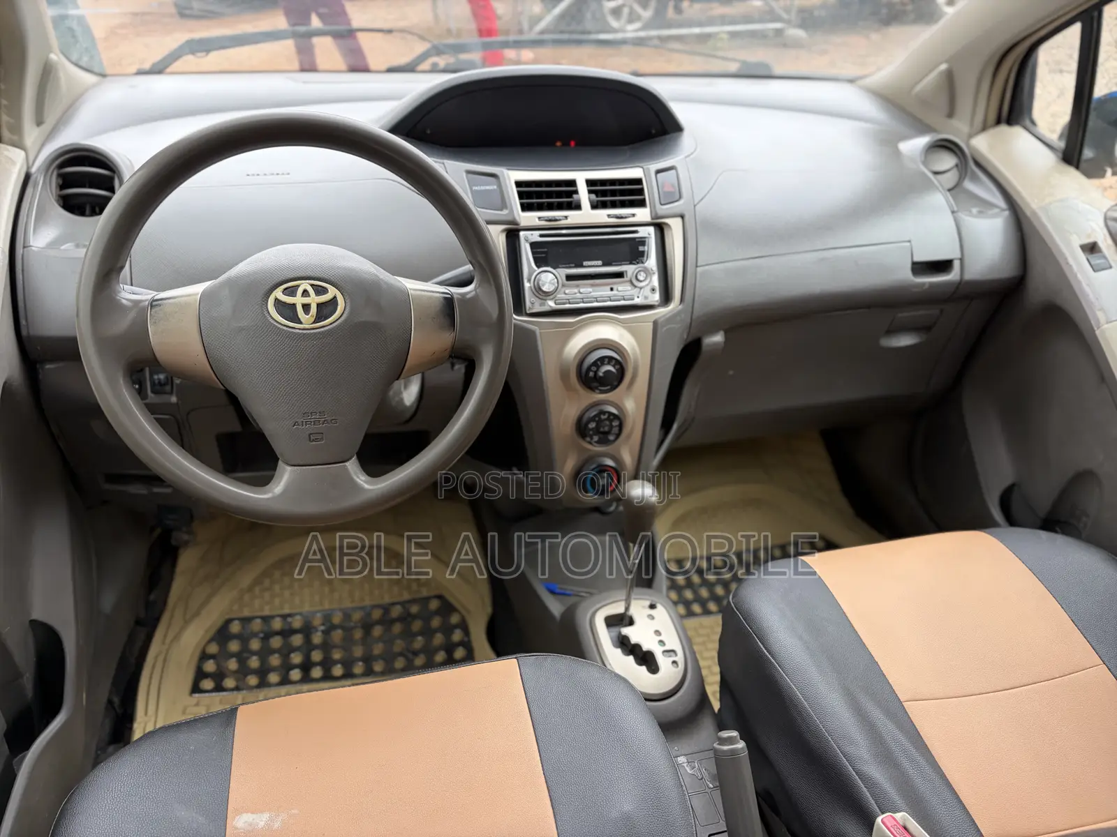 Toyota Vitz 1.3 AWD 3dr 2010 Gold
