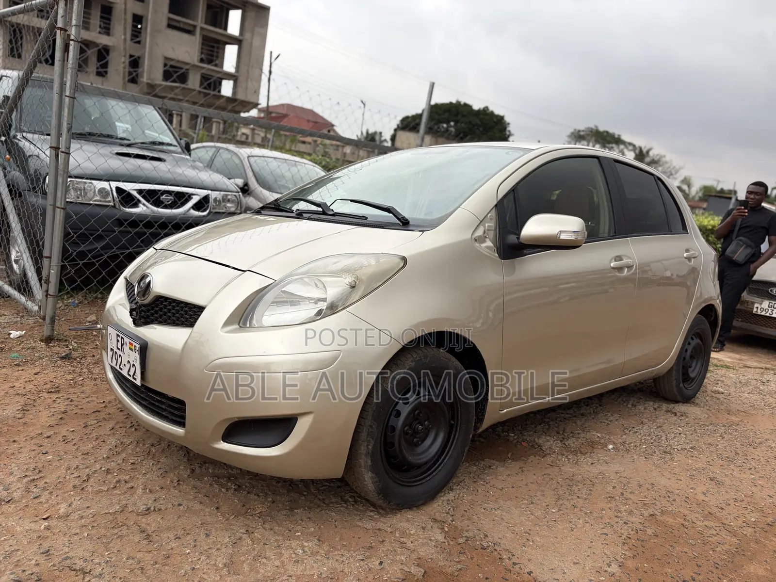 Toyota Vitz 1.3 AWD 3dr 2010 Gold