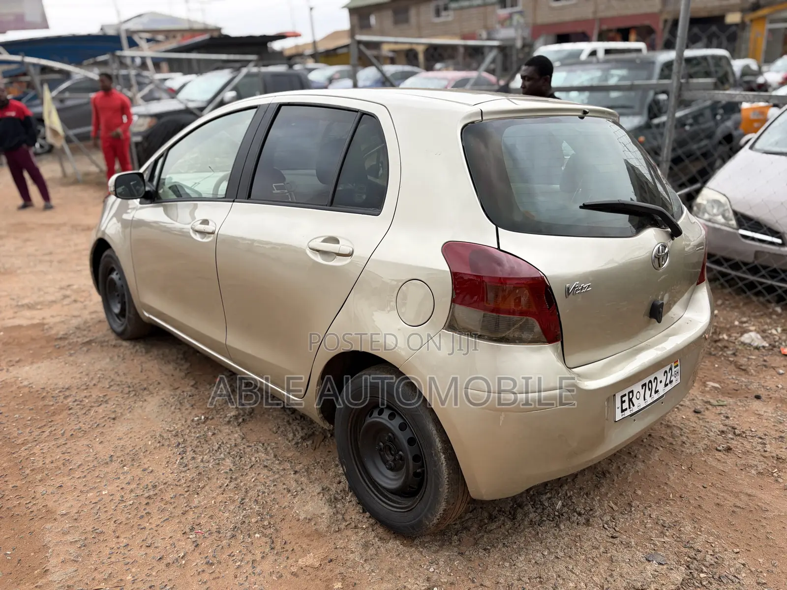 Toyota Vitz 1.3 AWD 3dr 2010 Gold