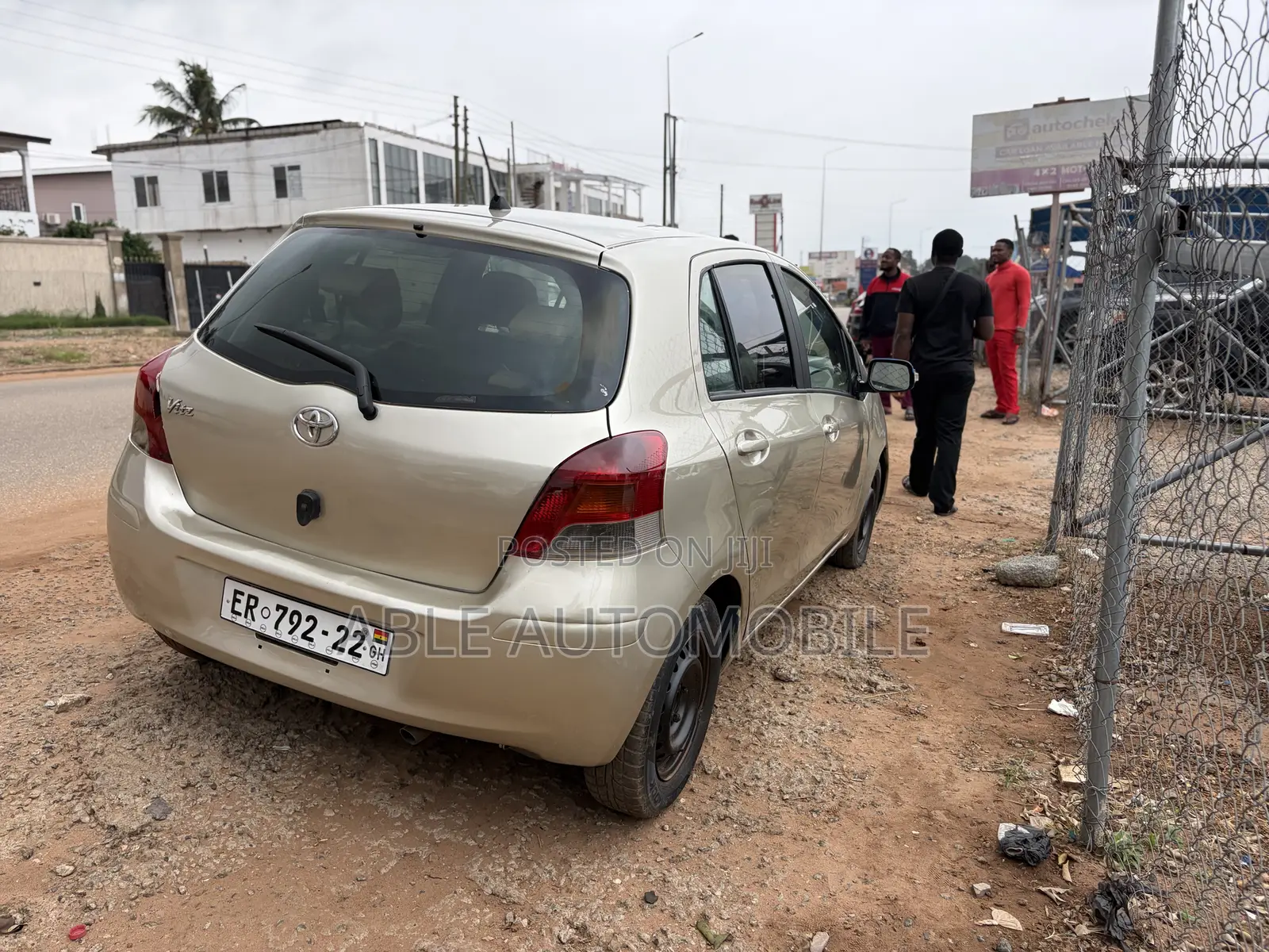 Toyota Vitz 1.3 AWD 3dr 2010 Gold