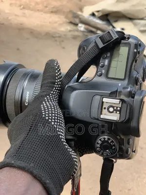 Canon 8d With 18 to 135mm Lens