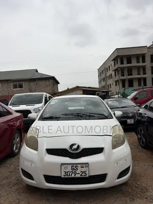 Toyota Vitz 1.0 FWD 3dr 2010 White
