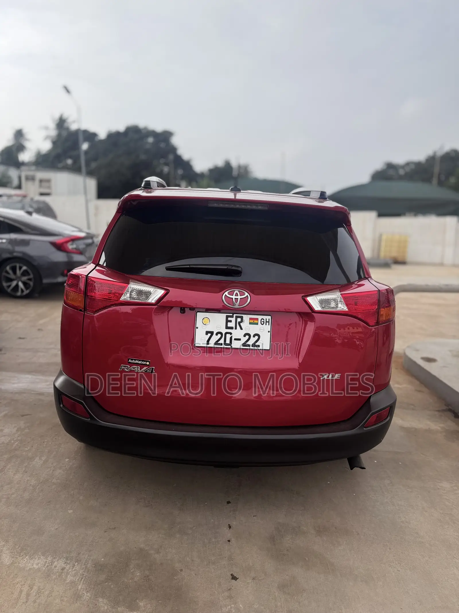 Toyota RAV4 XLE 4dr SUV AWD (2.5L 4cyl 6A) 2015