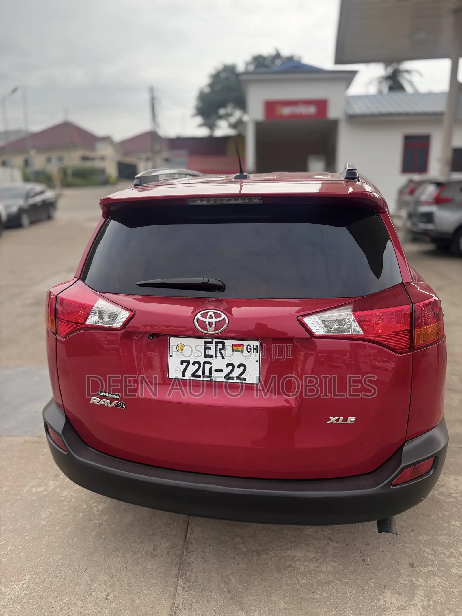 Toyota RAV4 XLE 4dr SUV AWD (2.5L 4cyl 6A) 2015