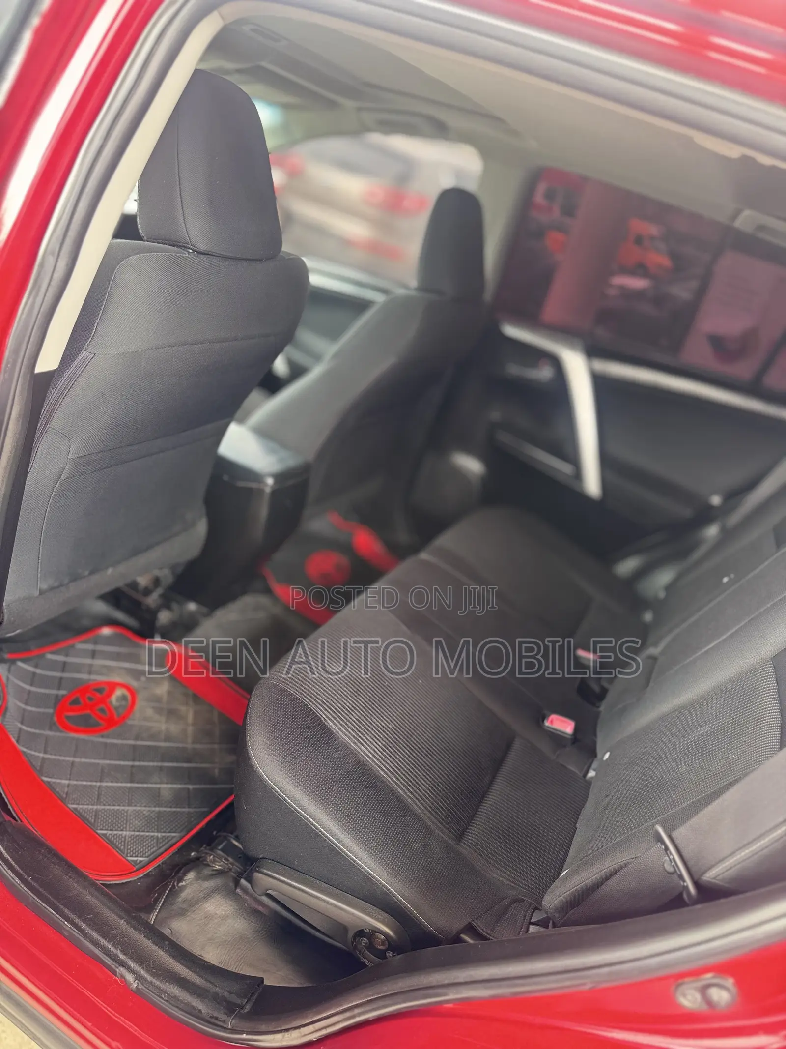 Toyota RAV4 XLE 4dr SUV AWD (2.5L 4cyl 6A) 2015