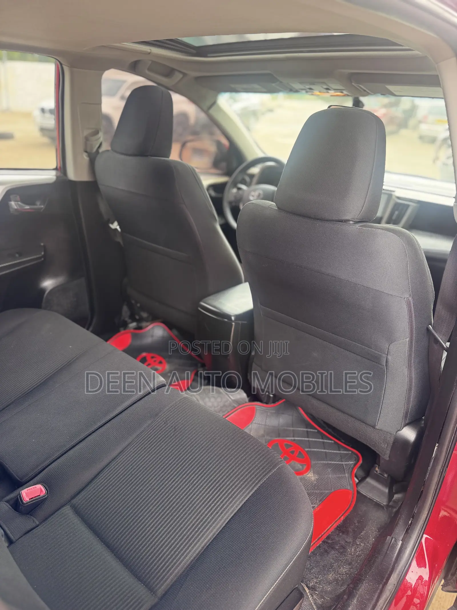 Toyota RAV4 XLE 4dr SUV AWD (2.5L 4cyl 6A) 2015