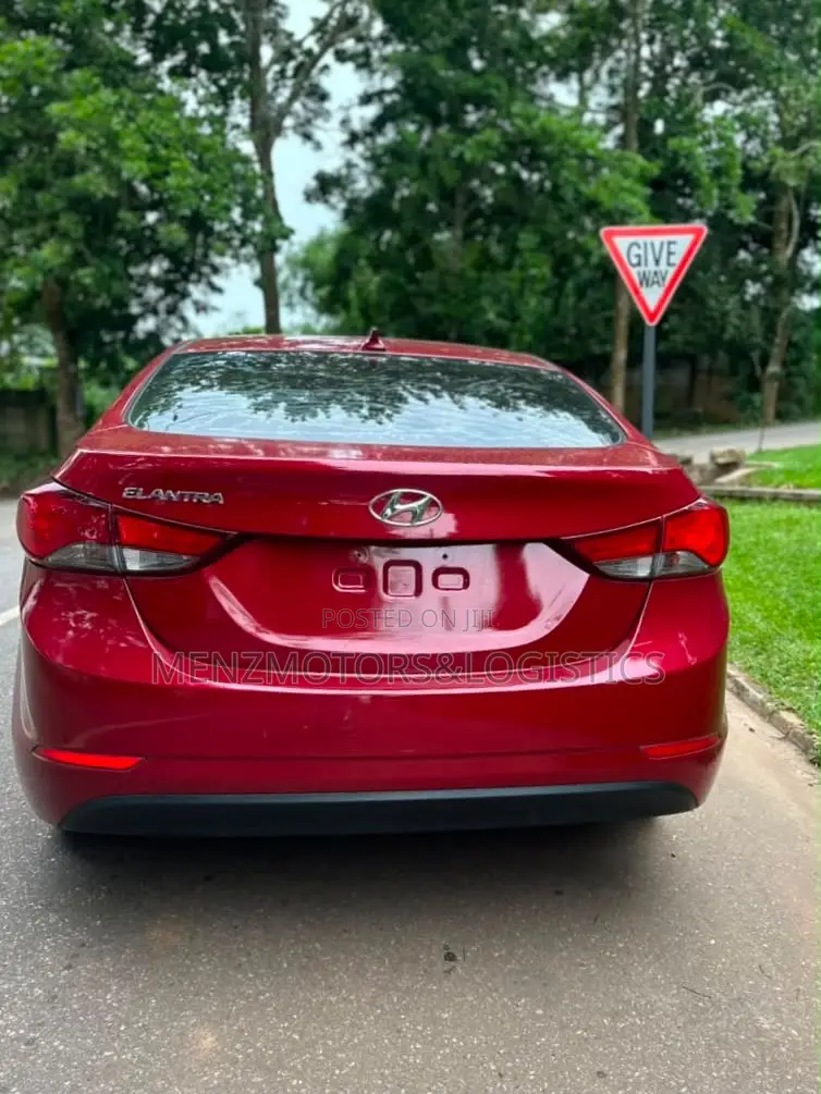 Hyundai Elantra SE Sedan FWD (1.8L 4cyl 6A) 2016 Red
