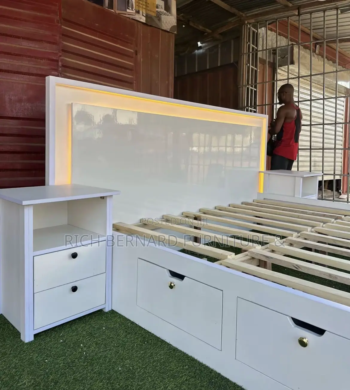 Gloss White Queen Size Bed