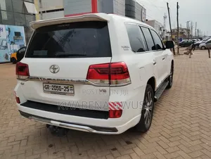 Toyota Land Cruiser 2018 White