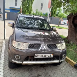 Mitsubishi Pajero 2012 Brown