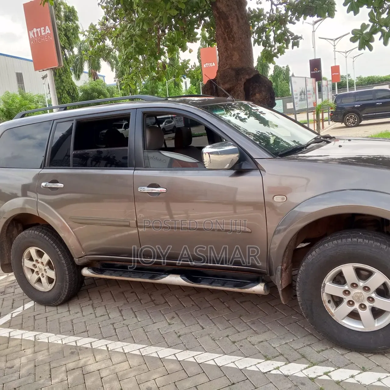 Mitsubishi Pajero 2012 Brown