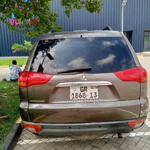 Mitsubishi Pajero 2012 Brown