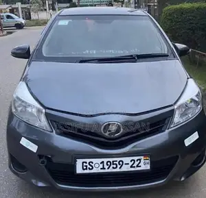 Toyota Vitz 1.3 FWD 5dr 2013 Matt Black