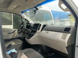 Toyota HiAce 2018 White