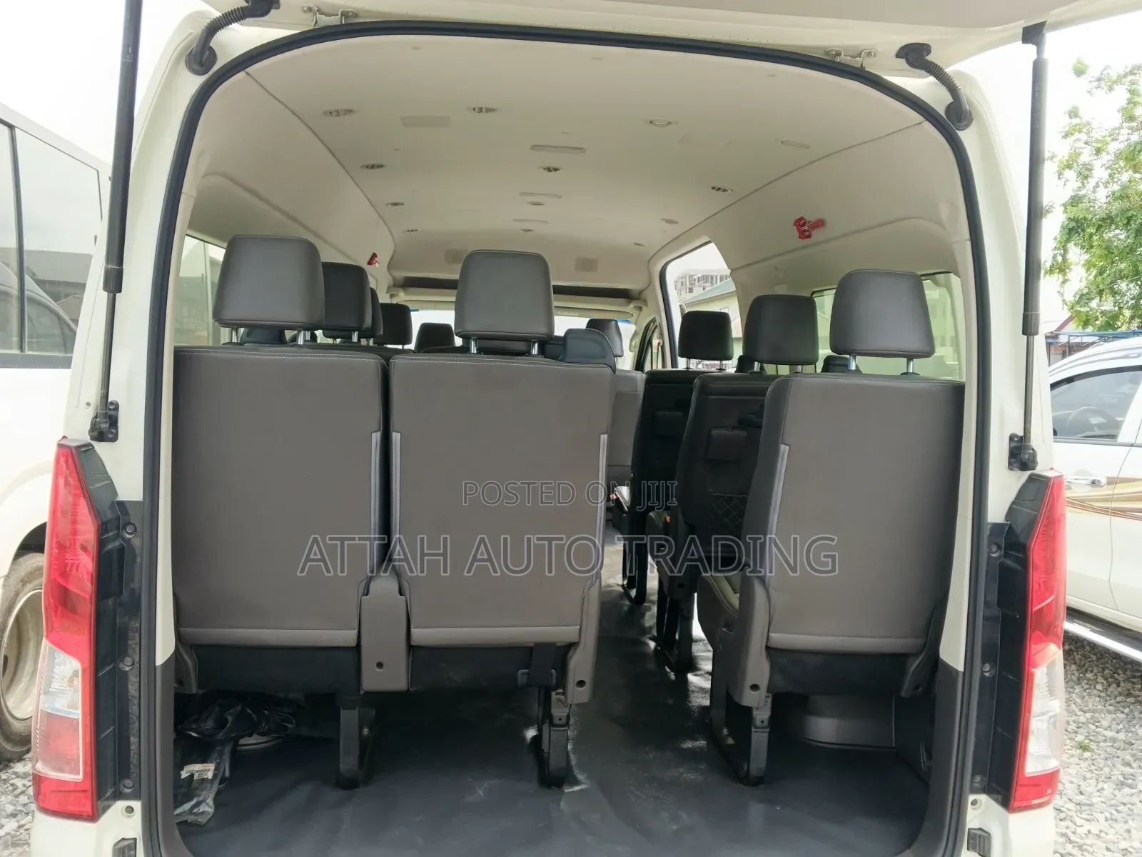 Toyota HiAce 2018 White