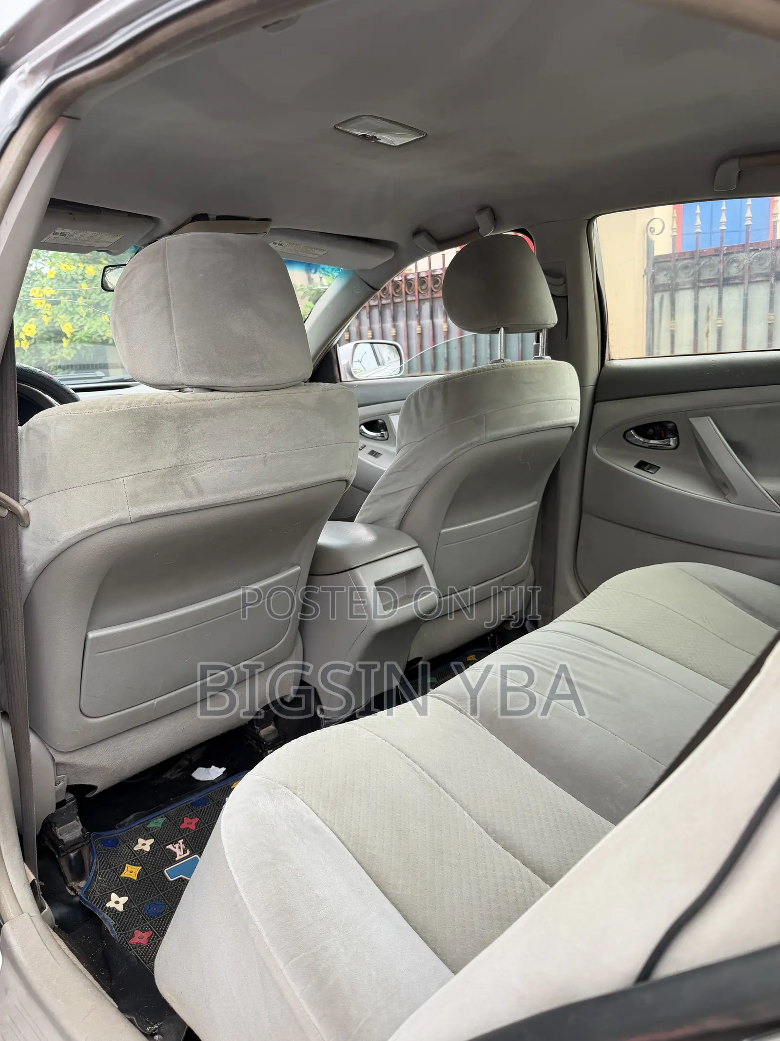 Toyota Camry Base 4dr Sedan (2.5L 4cyl 6M) 2010 Silver