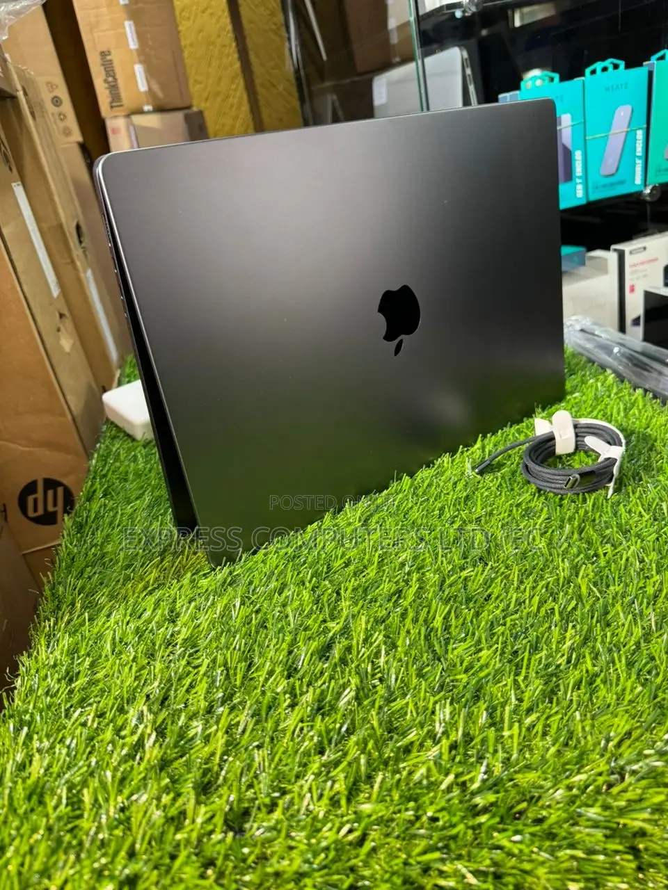 Laptop Apple MacBook Pro 2023 M3 Pro 36GB Apple M3 Pro SSD 1T