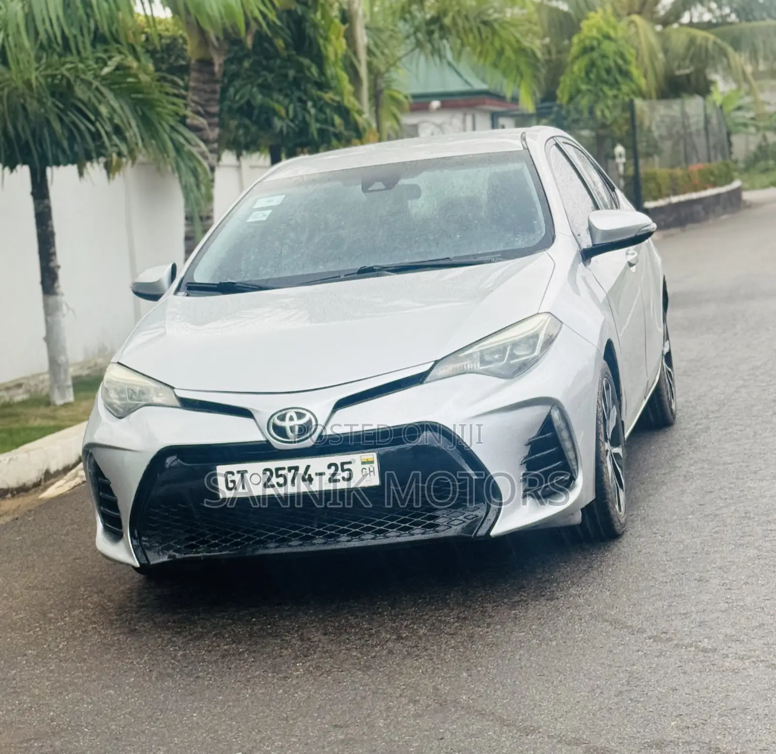 Toyota Corolla SE (1.8L 4cyl 2A) 2018 Silver