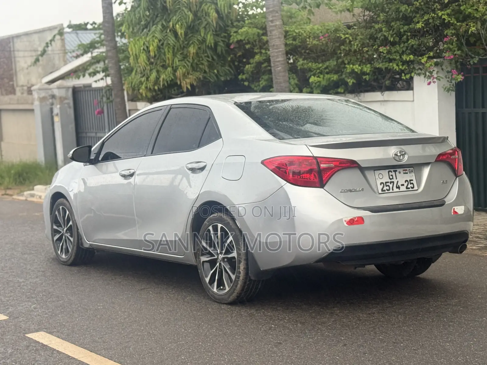 Toyota Corolla SE (1.8L 4cyl 2A) 2018 Silver