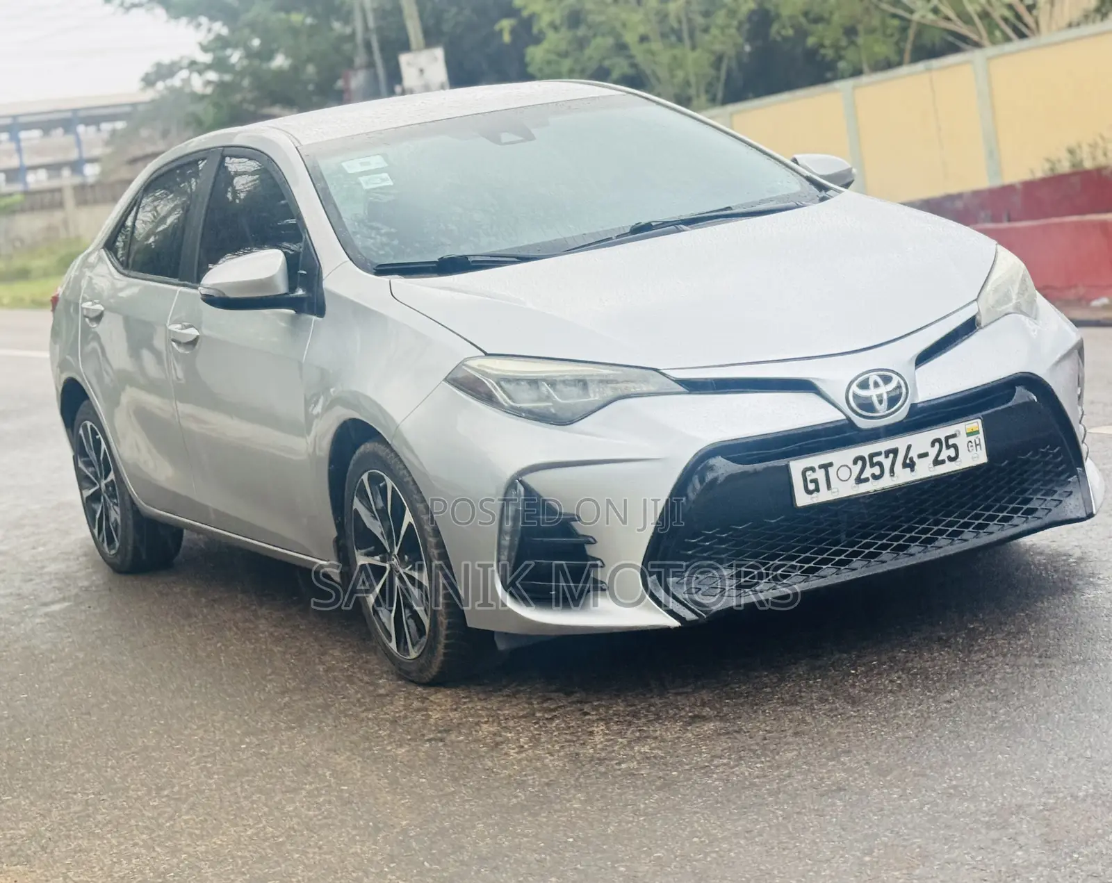 Toyota Corolla SE (1.8L 4cyl 2A) 2018 Silver